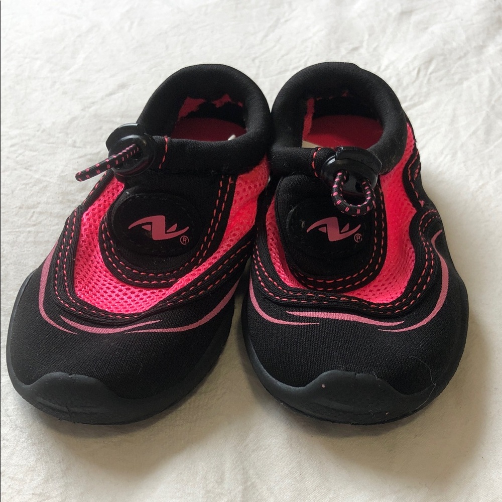 Athletic Works Kids Black & Hot Pink Water Shoes